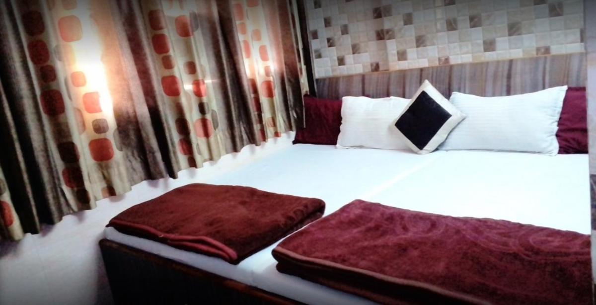 Ajanta Hotel 100 Mtrs Railway Station & 400 Mtrs Dargah - Housity