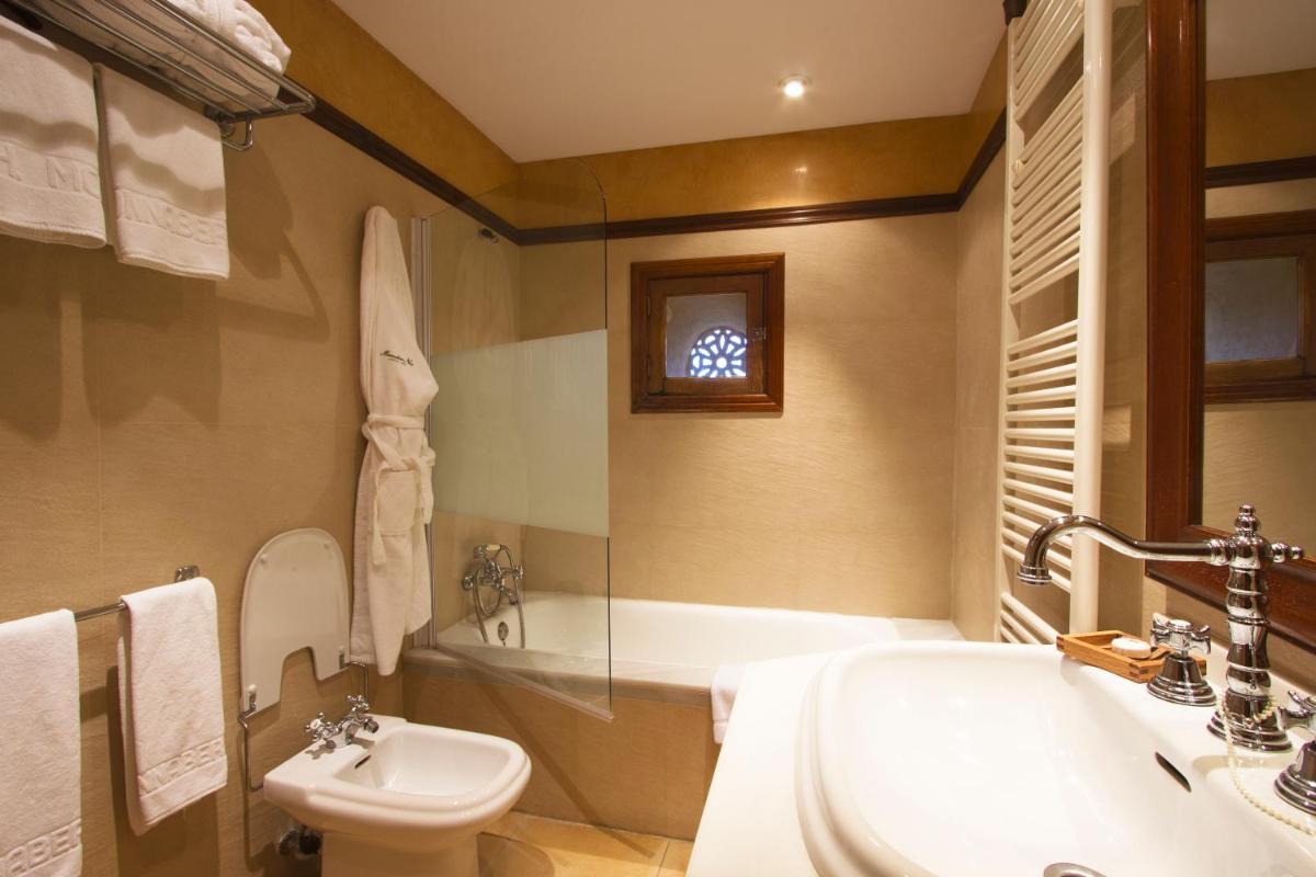 Un baño de Monnaber Nou Finca Hotel & Spa
