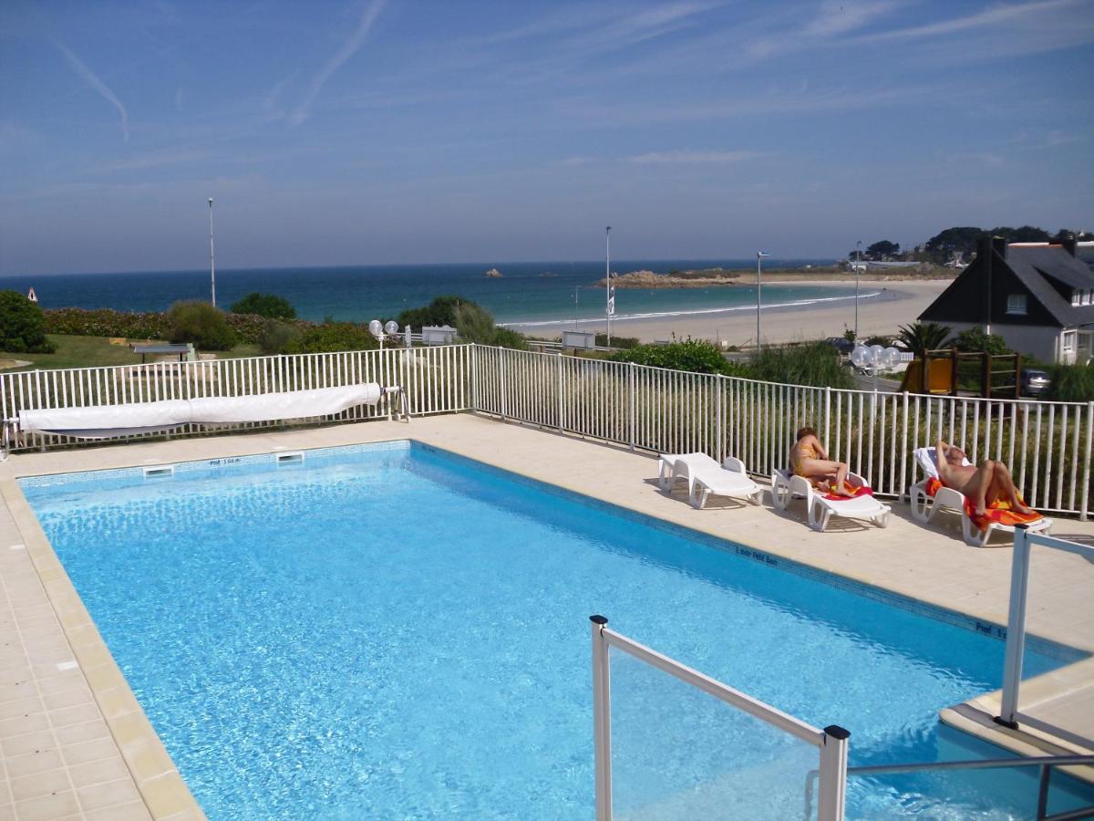 Rez de jardin 5 pers avec piscine, vue directe sur la plage à 40 m - Housity