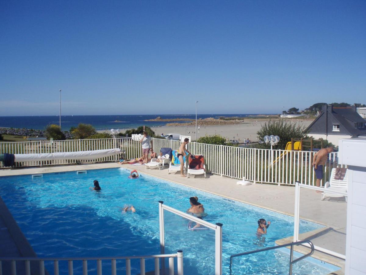 Rez de jardin 5 pers avec piscine, vue directe sur la plage à 40 m - Housity