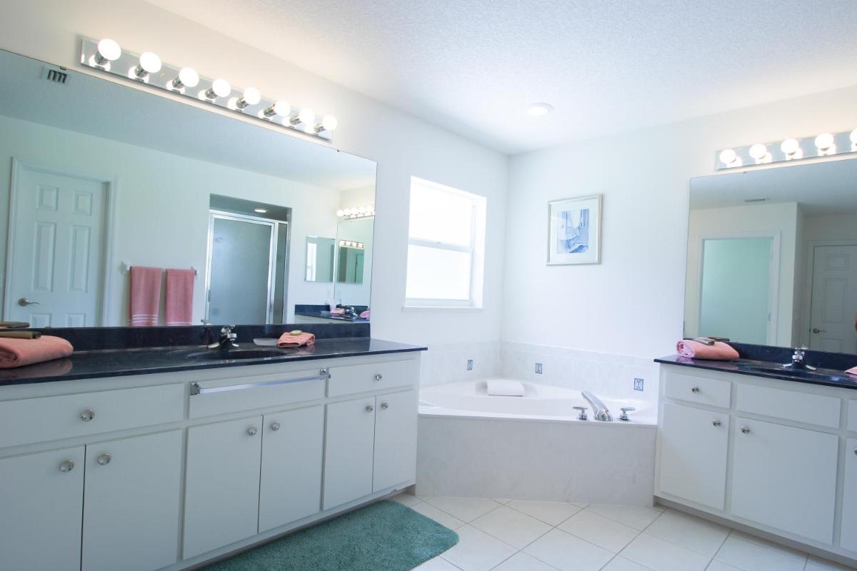 Spacious modern pool home, Family & Golf trips - 4727 home - Housity