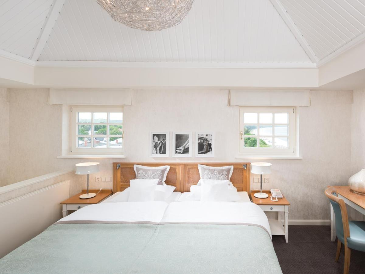 Ein Bett oder Betten in einem Zimmer der Unterkunft A-ROSA Kurhaus Binz