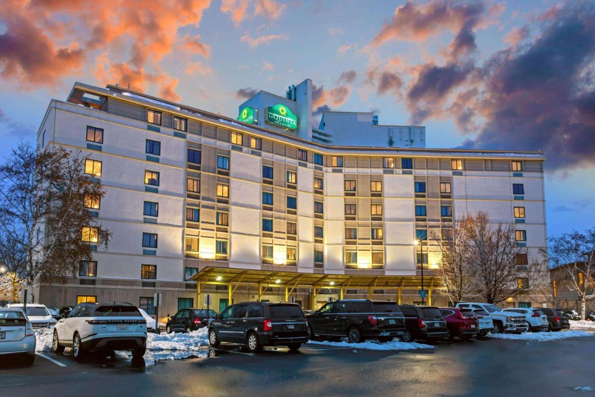 La Quinta by Wyndham Boston Somerville - Housity