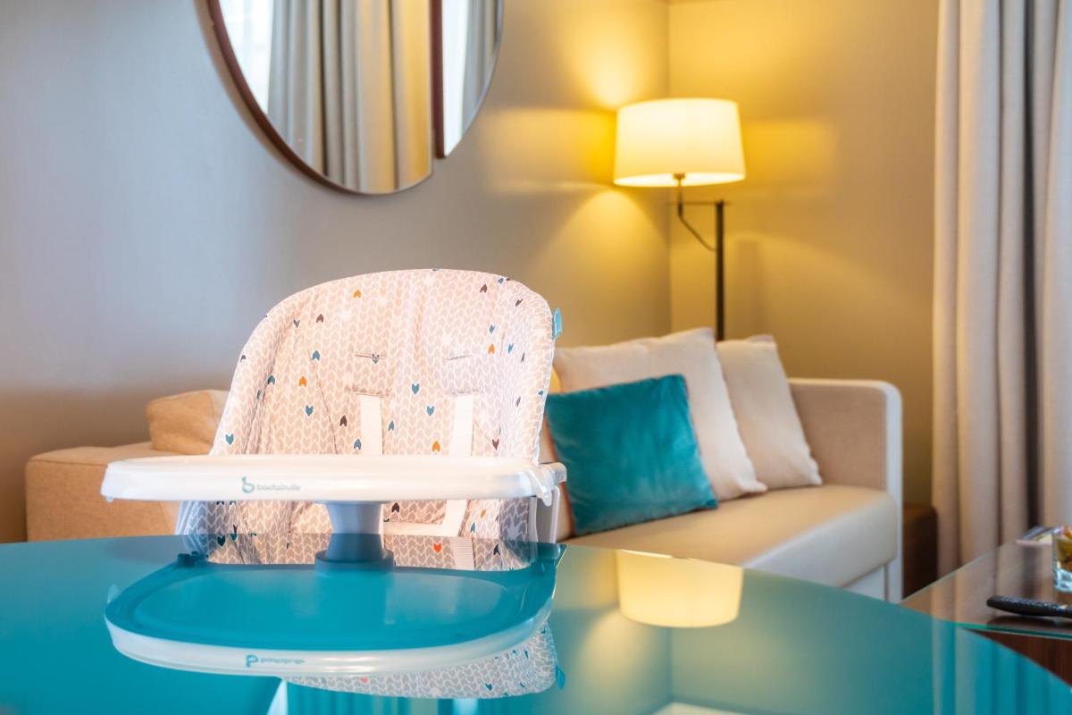 Un ou plusieurs lits dans un hébergement de l'établissement Fraser Suites Paris La Défense