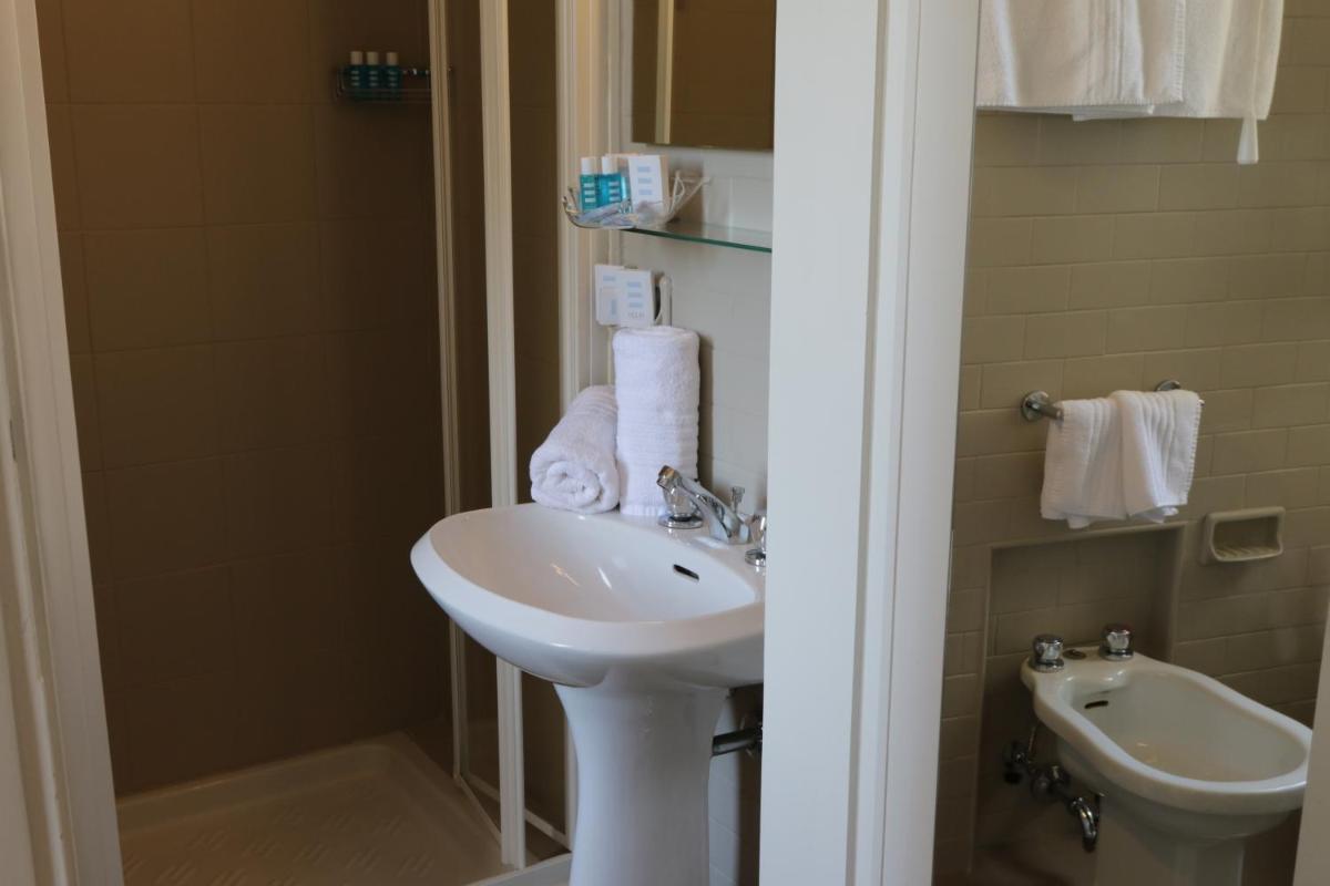 Hotel Crystal - Housity