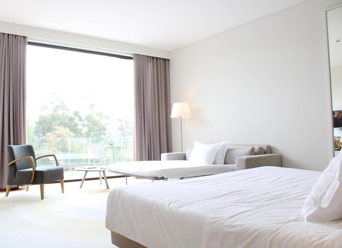 Uma cama ou camas num quarto em Torre de Gomariz Wine & Spa Hotel