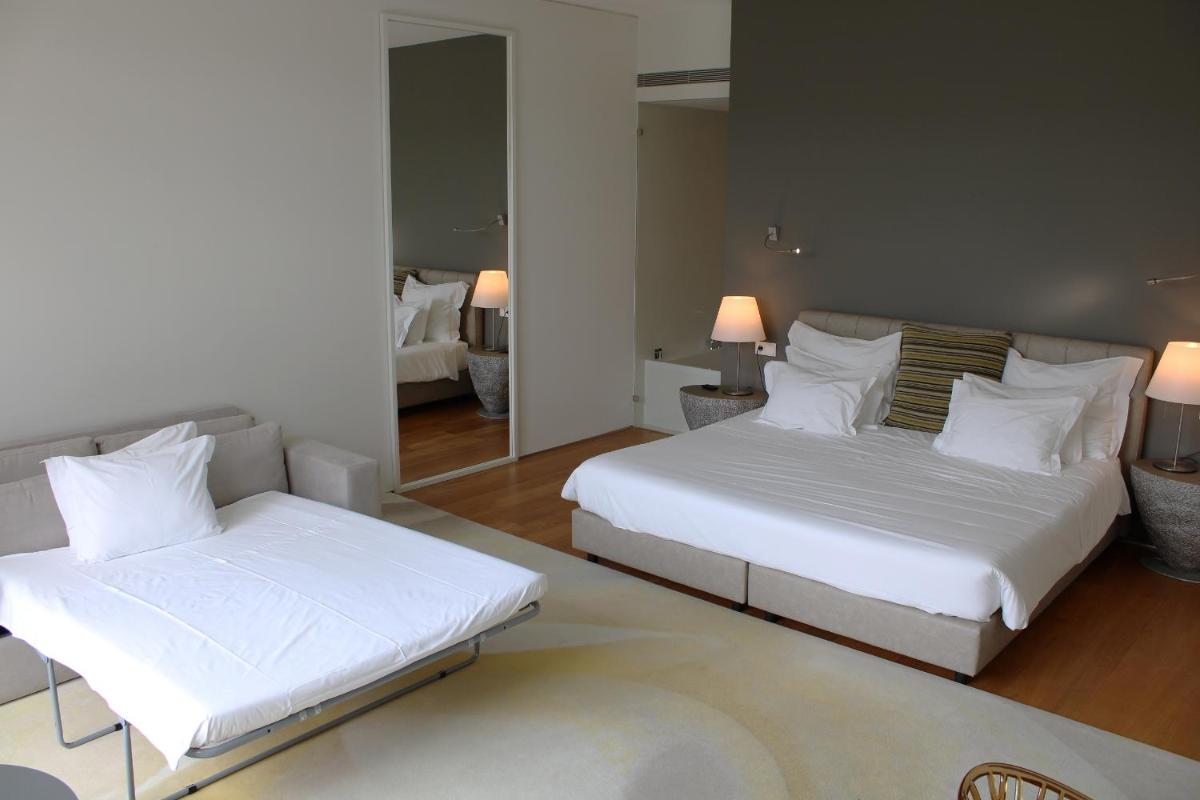 Uma cama ou camas num quarto em Torre de Gomariz Wine & Spa Hotel