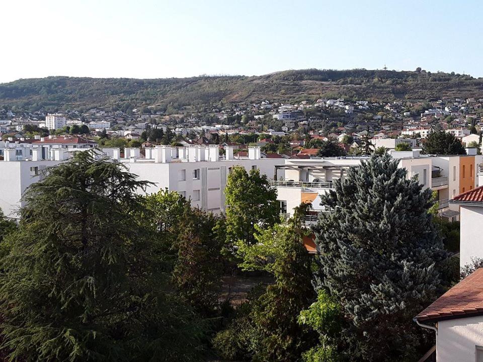 Charmant F2 avec vue, proche centre - Housity