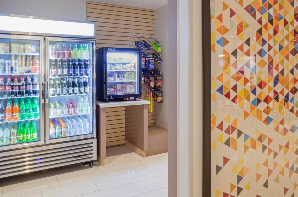 Holiday Inn Express and Suites Des Moines Downtown by IHG - Housity