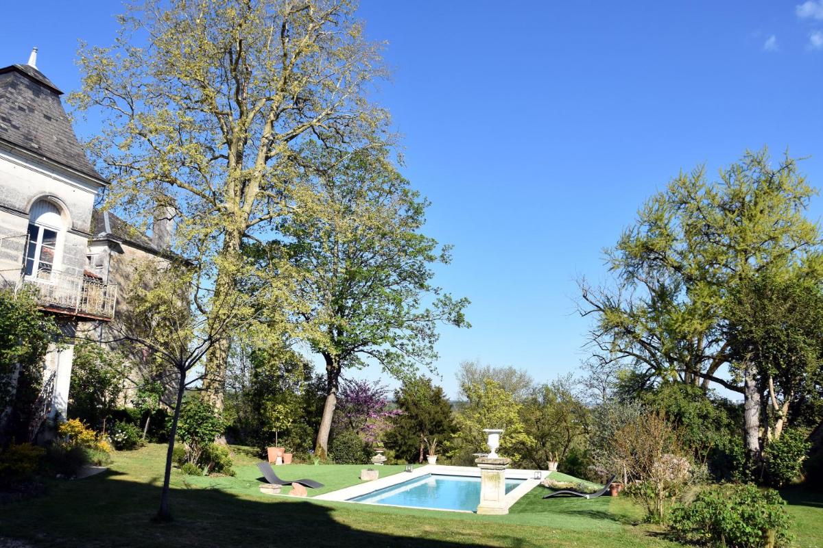 Les Hirondelles - Housity