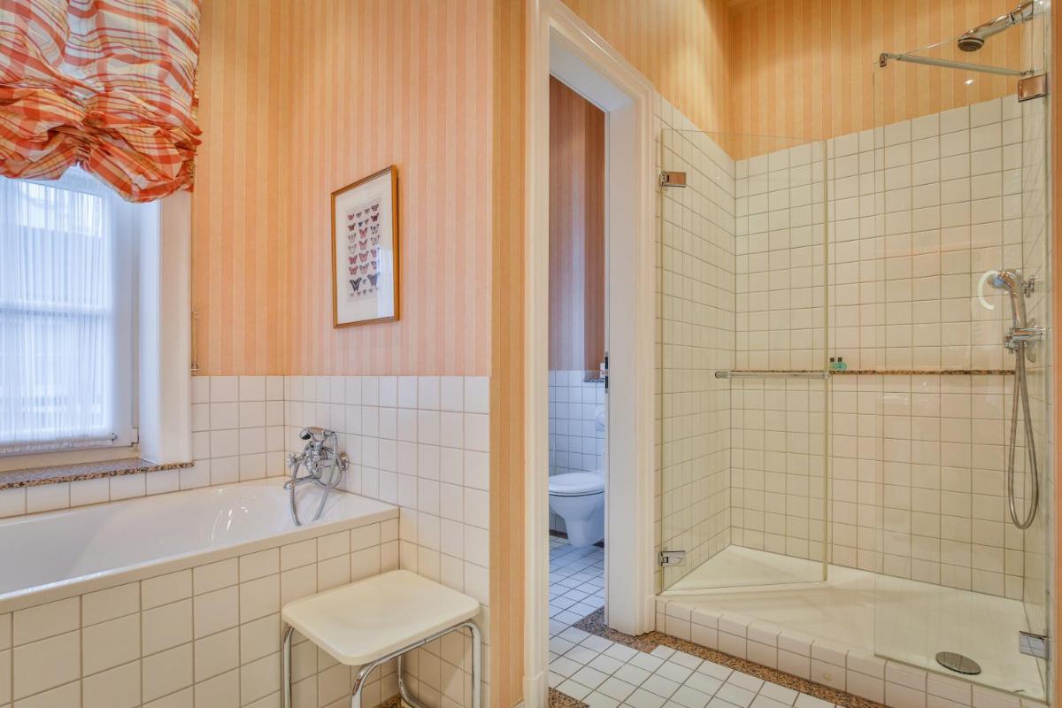 Ein Badezimmer in der Unterkunft Hotel Stadt Hamburg