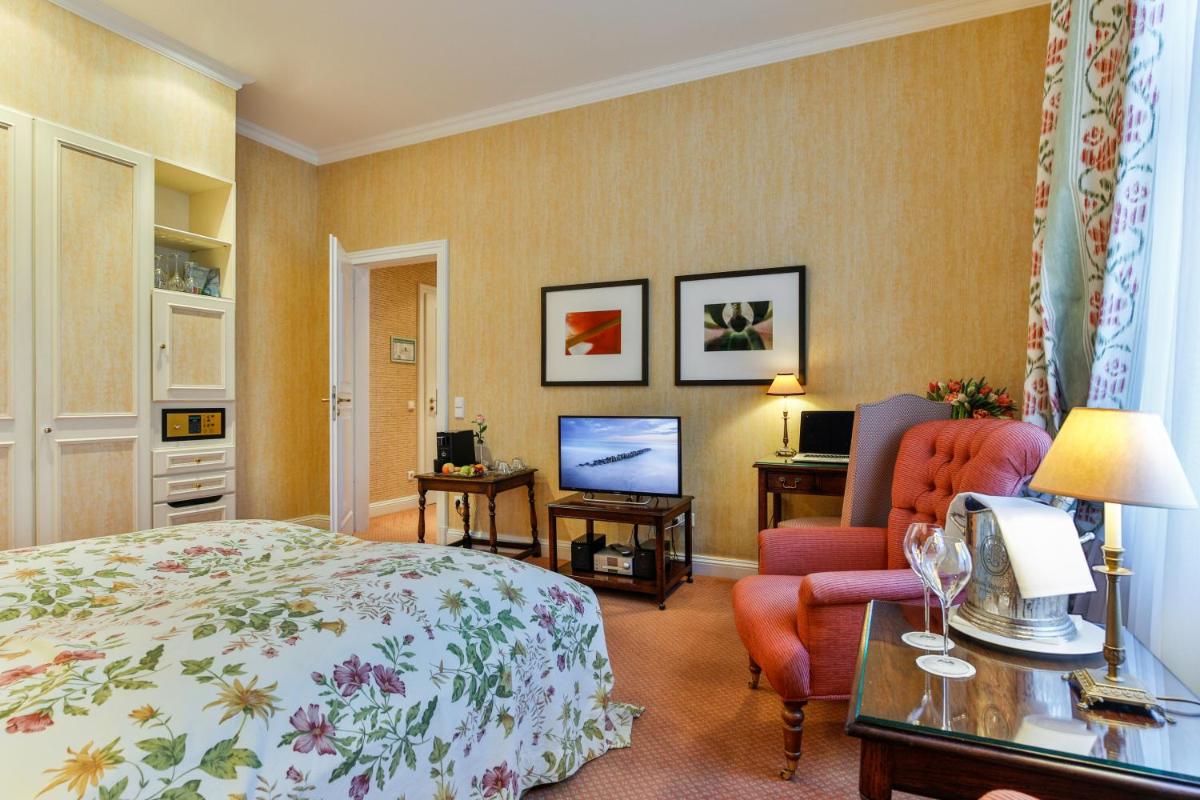 Ein Bett oder Betten in einem Zimmer der Unterkunft Hotel Stadt Hamburg