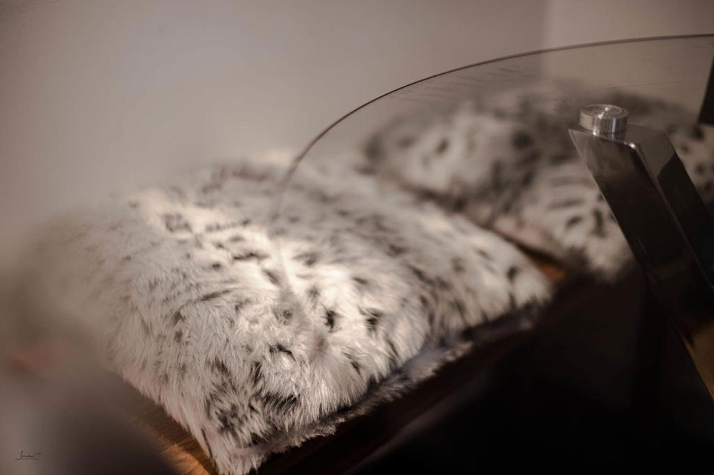 Air Host and Stay - Apartment 5 Broadhurst Court sleeps 6 minutes from town centre - Housity