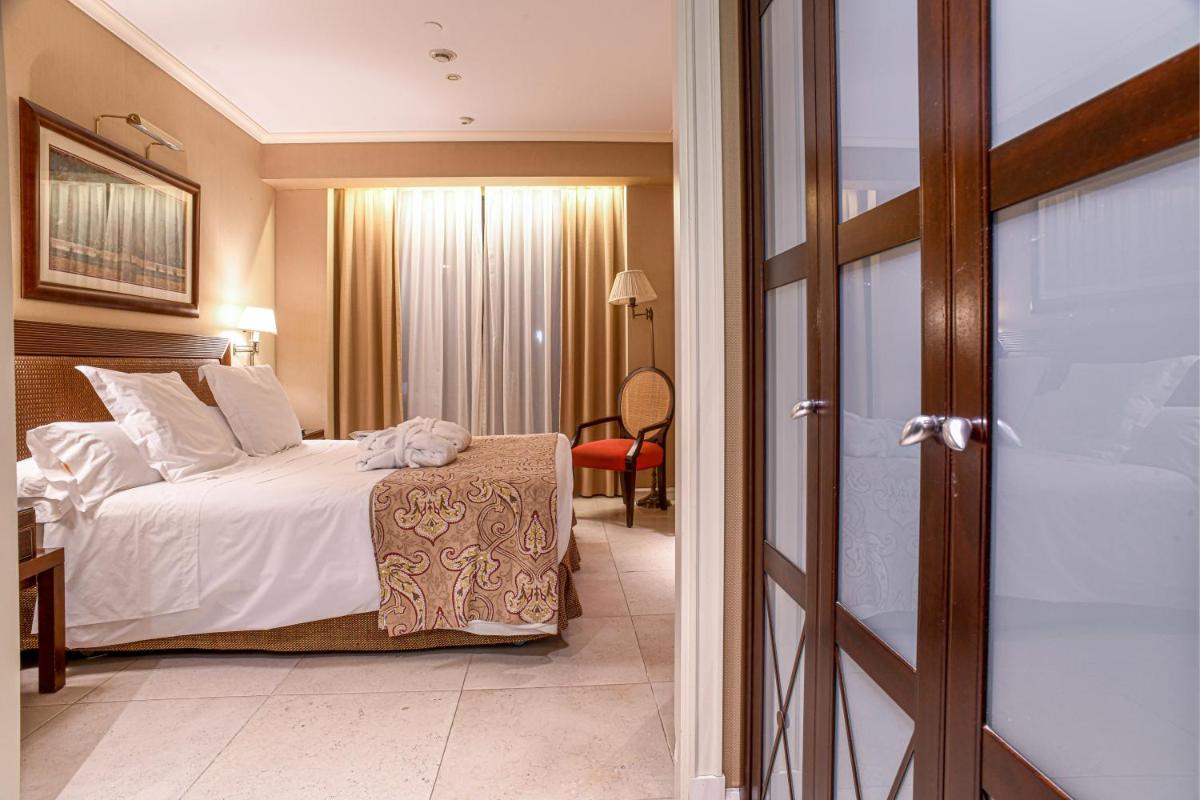 Cama o camas de una habitación en Gran Hotel Guadalpín Banus