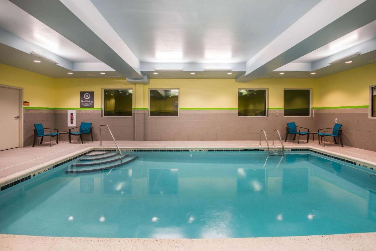 La Quinta by Wyndham Buffalo Amherst - Housity