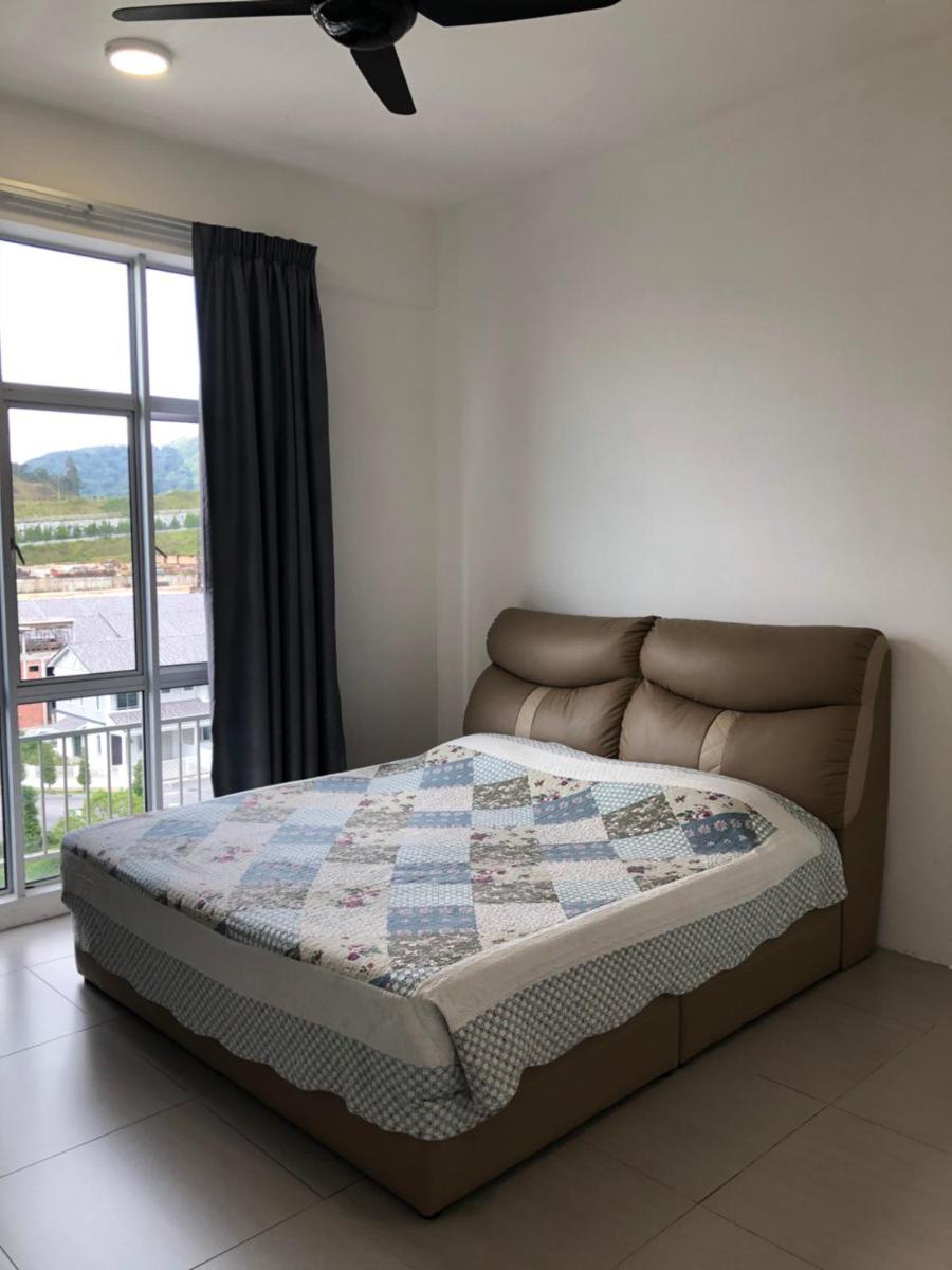 Golden Hill 1 Room Apt at Night Market - Housity