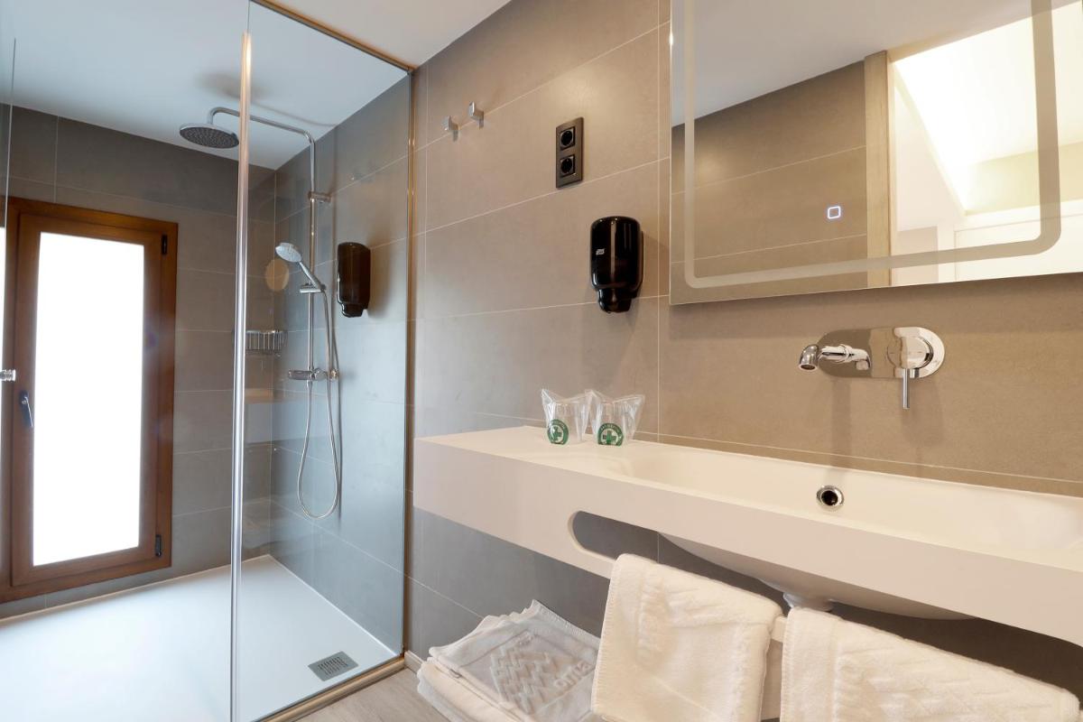 Un baño de Hotel Montarto
