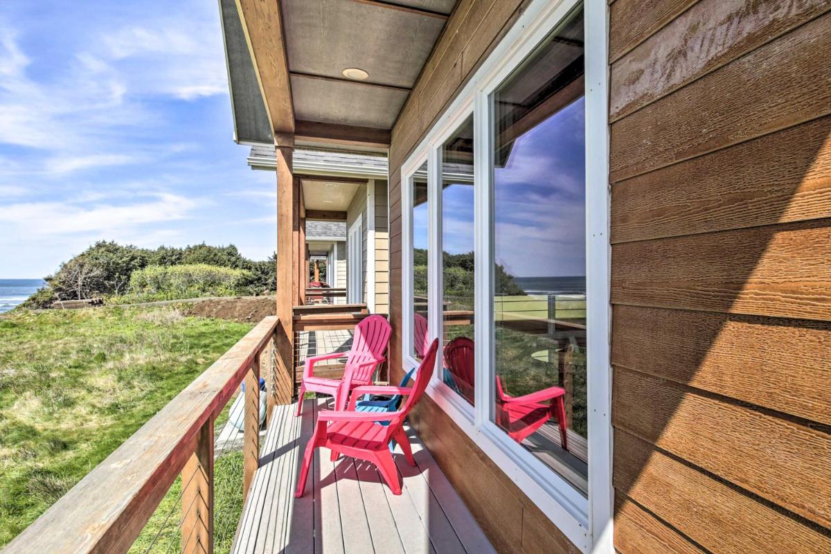 Oceanfront Cottage with Deck and Secluded Beach Access! - Housity