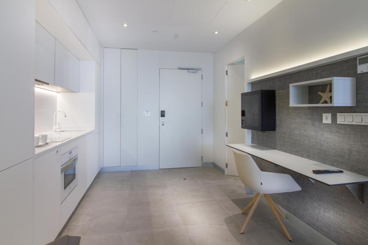 Una cocina o zona de cocina en ESTIMAR Calpe Suitopia
