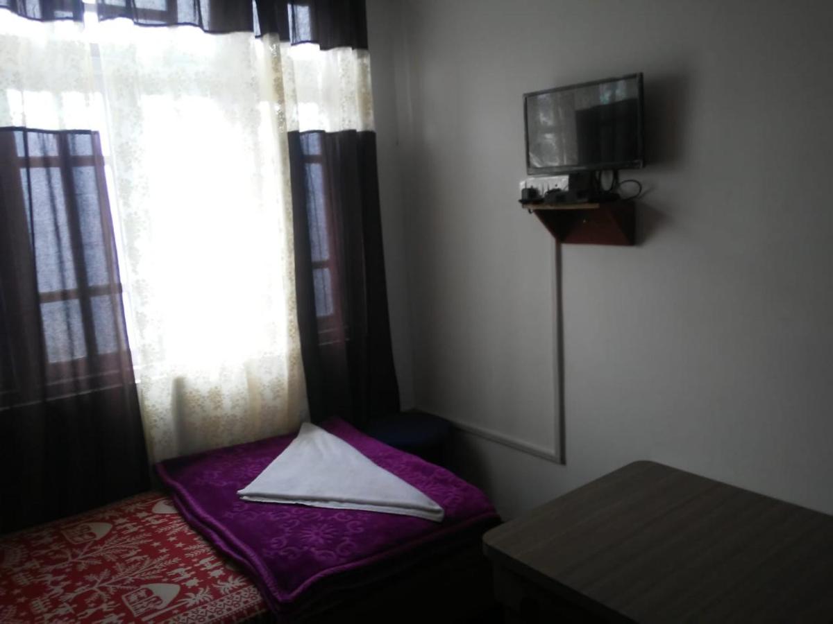 Vamoose Den - Housity