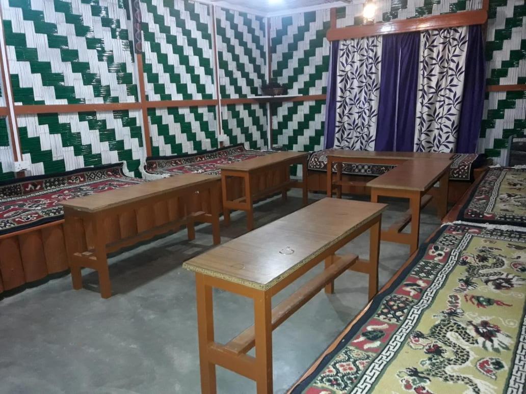 Vamoose Royal Barsey - Housity