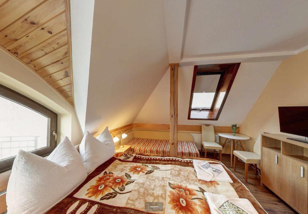Villa Jura Pokoje Gościnne - Housity