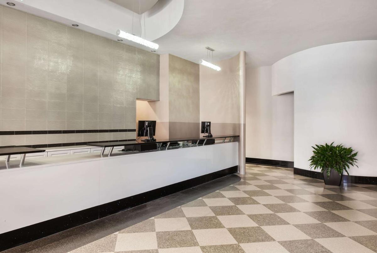 Travelodge by Wyndham Downtown Chicago - Housity