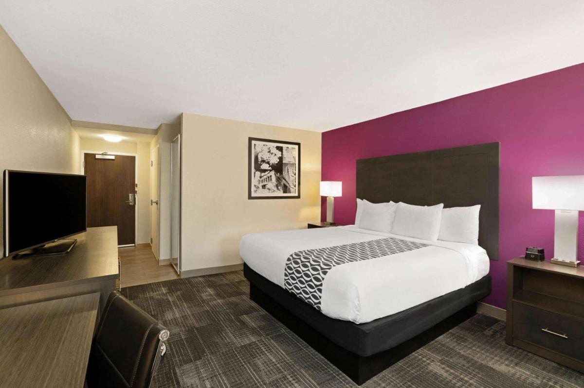 La Quinta by Wyndham Columbus MS - Housity