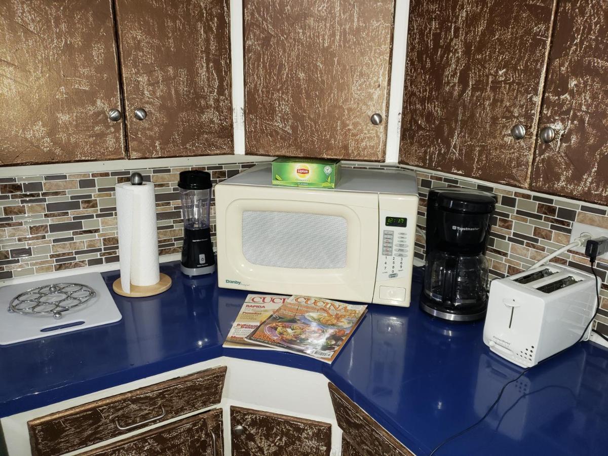 Cozy quiet place next to hwy smart tv+wifi+netflix - Housity