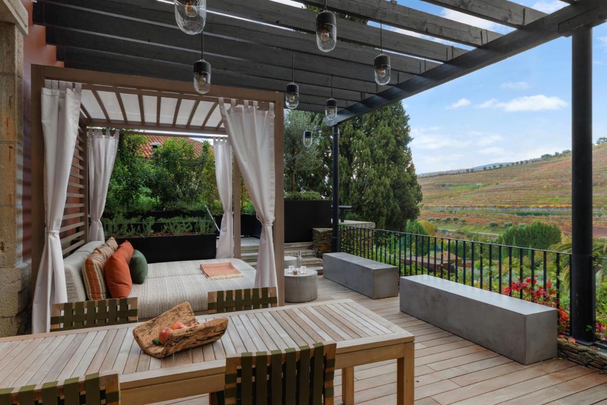 Uma área de estar em Six Senses Douro Valley