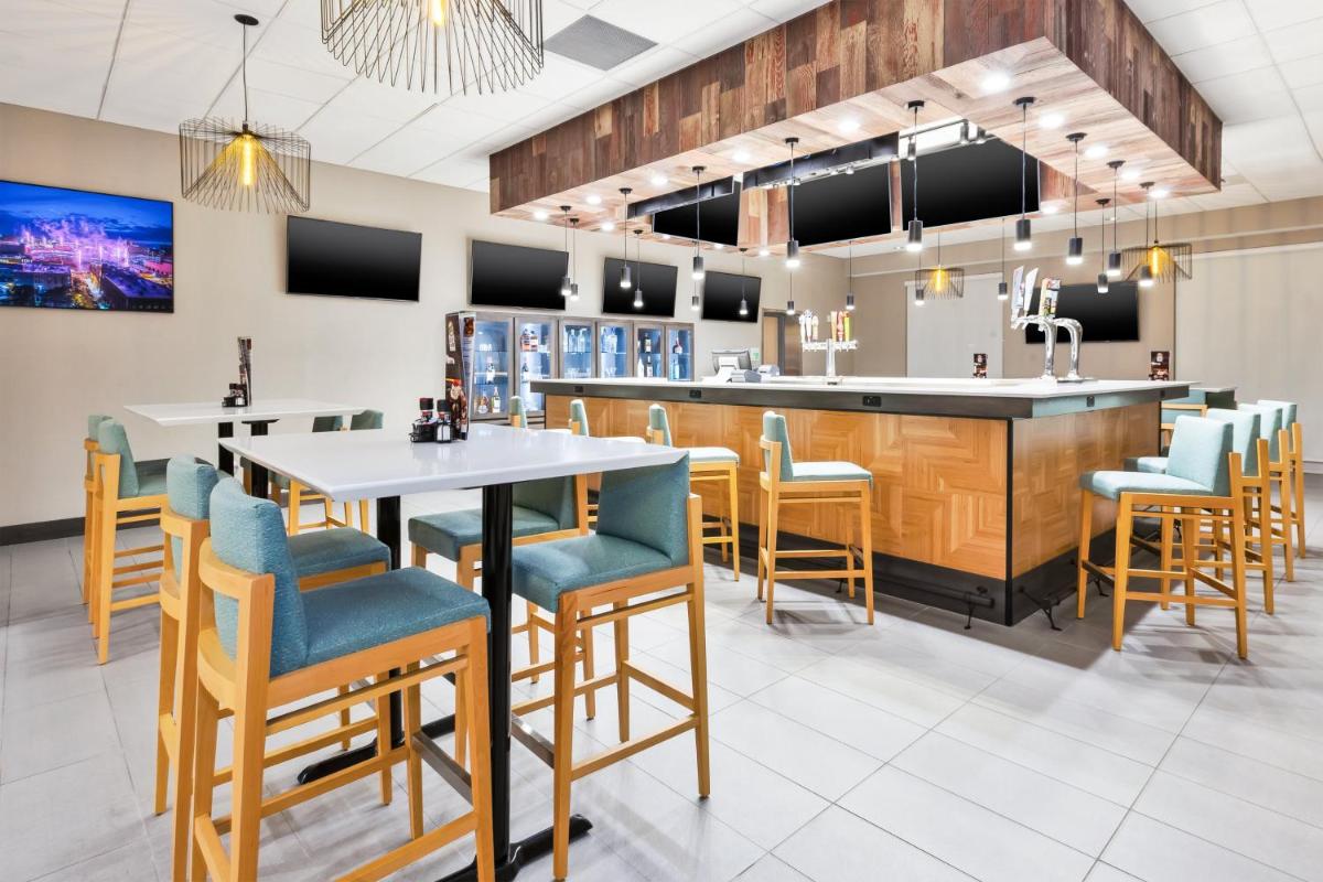 Holiday Inn & Suites - Toledo Southwest - Perrysburg by IHG - Housity