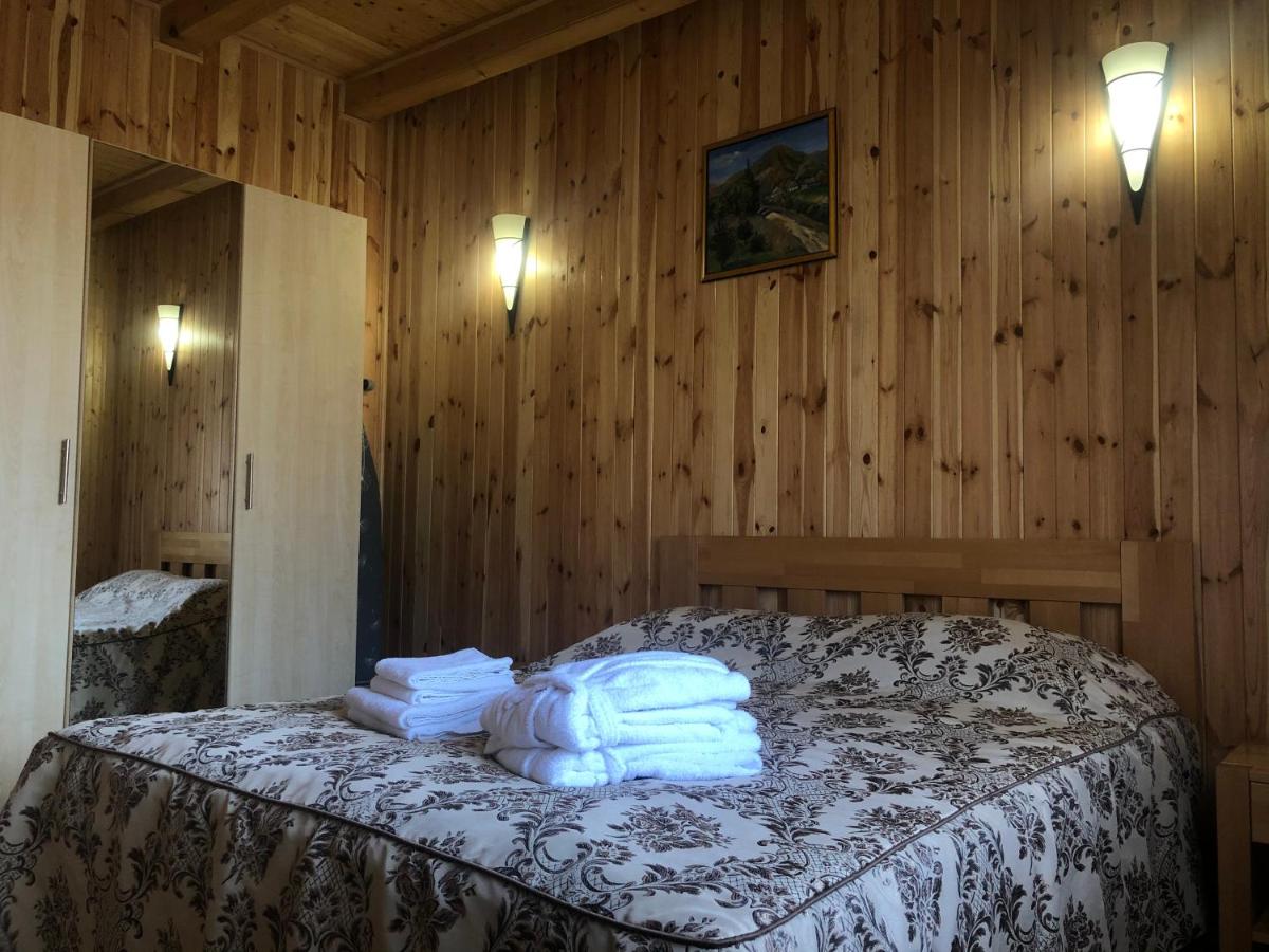 Solnce Karpat - Housity