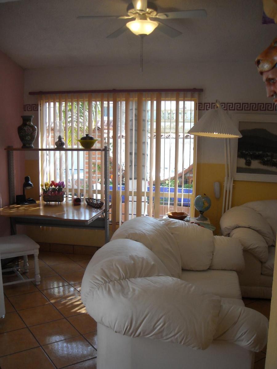 Welcome To Casa OLE Playas de Tijuana 5-Rooms 14-Guests close to Shoping Center & Beach - Hizvo