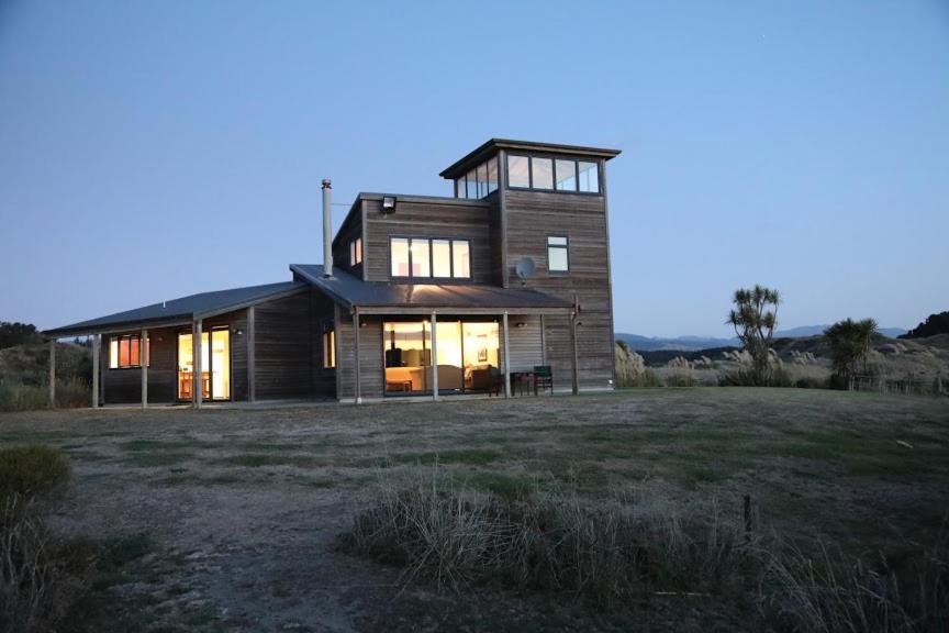 Idyllic ocean front beach house - Waikawa Beach - Housity
