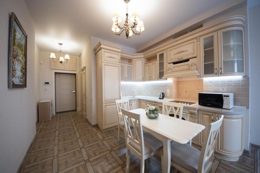 Stylish Panoramic apartments Dnipro Sail riverside - Housity