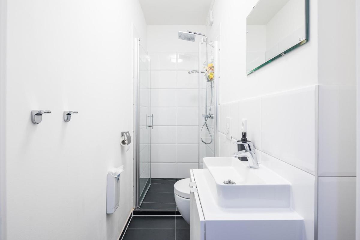121 Haller Apt RECHTS x - Housity