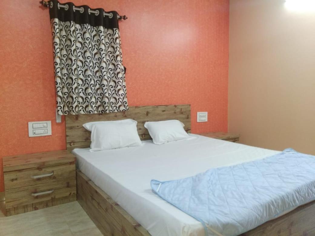 Vamoose Rajdhani - Housity