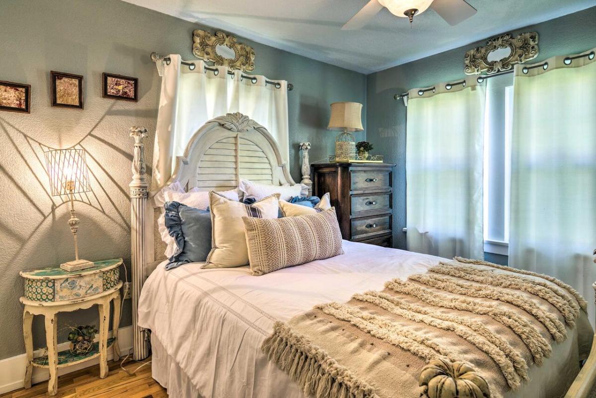 Charming Home in Downtown Nampa with Patio and Yard! - Housity