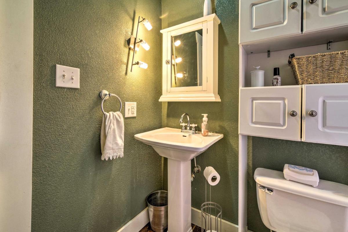 Charming Home in Downtown Nampa with Patio and Yard! - Housity