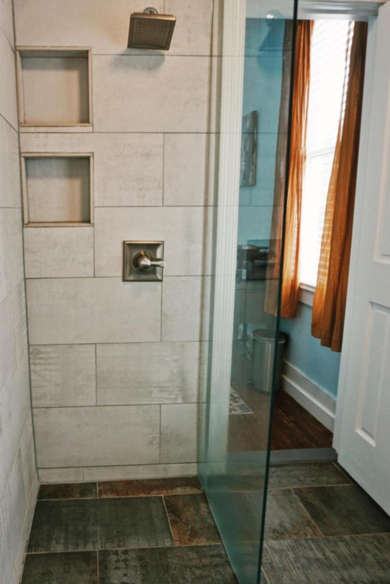 Luxurious Private Suites in Downtown Charleston - Housity