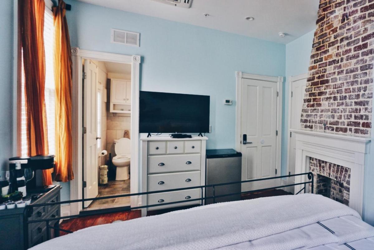 Luxurious Private Suites in Downtown Charleston - Housity