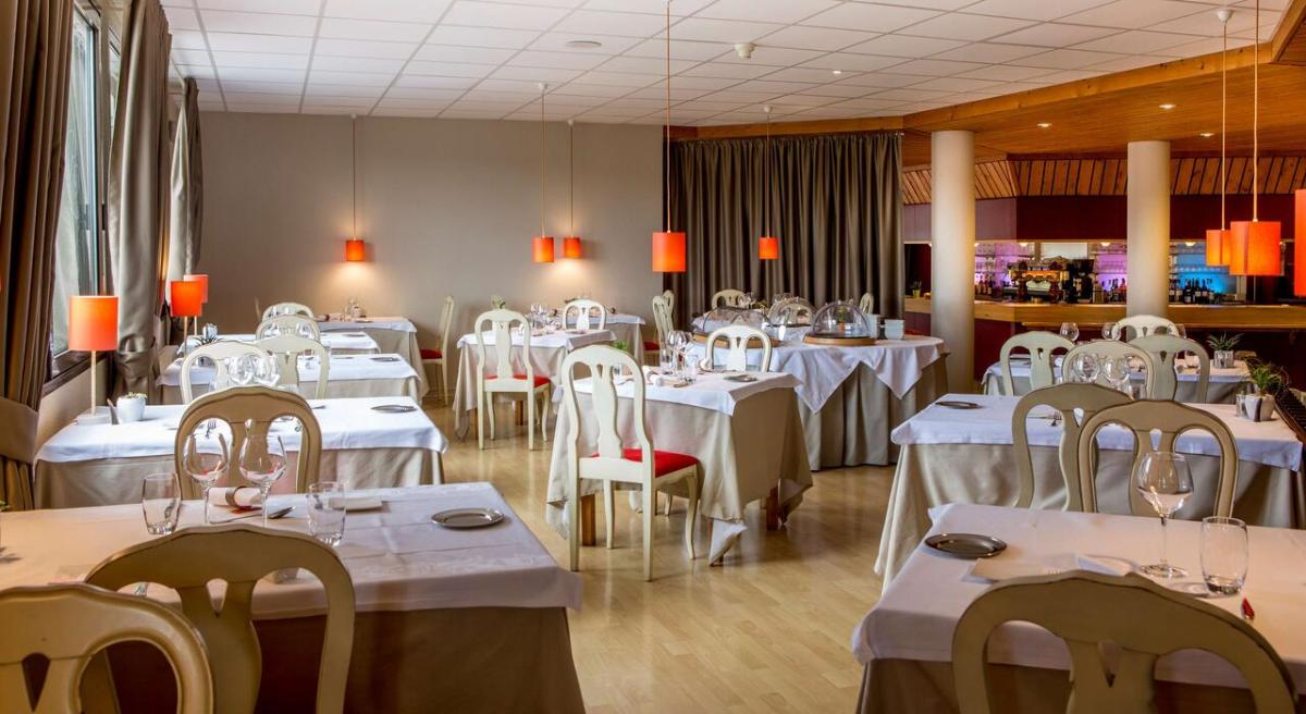 Restaurant ou autre lieu de restauration dans l'établissement Best Western Le Relais de Laguiole Hôtel & Spa