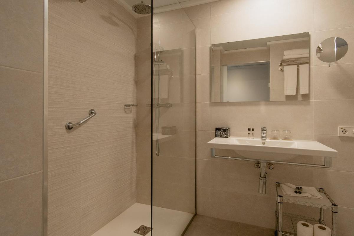 Un baño de Hotel Cap Negret