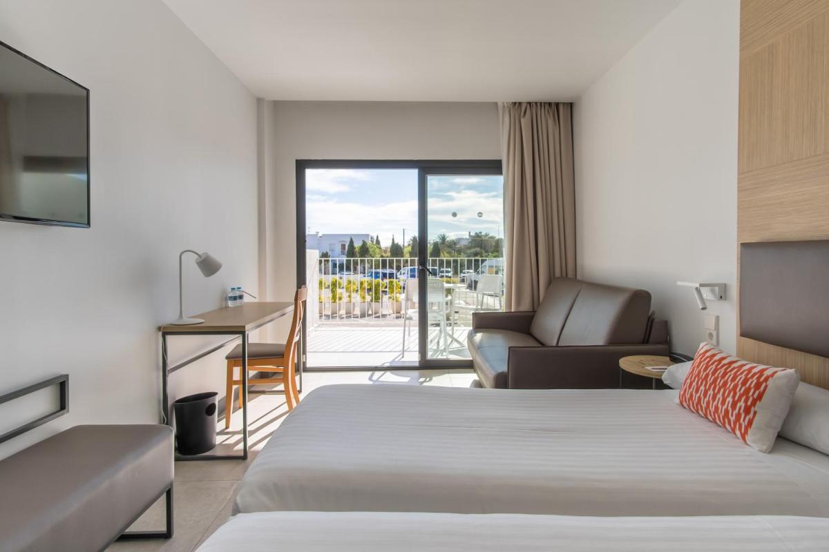 Cama o camas de una habitación en Hotel Cap Negret
