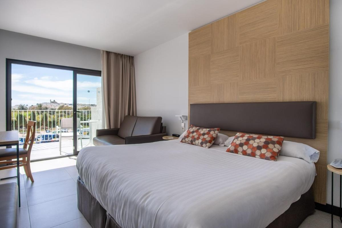 Cama o camas de una habitación en Hotel Cap Negret