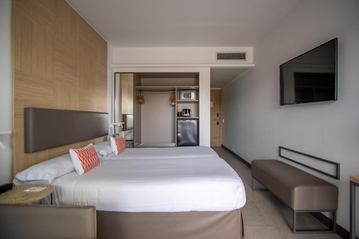 Cama o camas de una habitación en Hotel Cap Negret