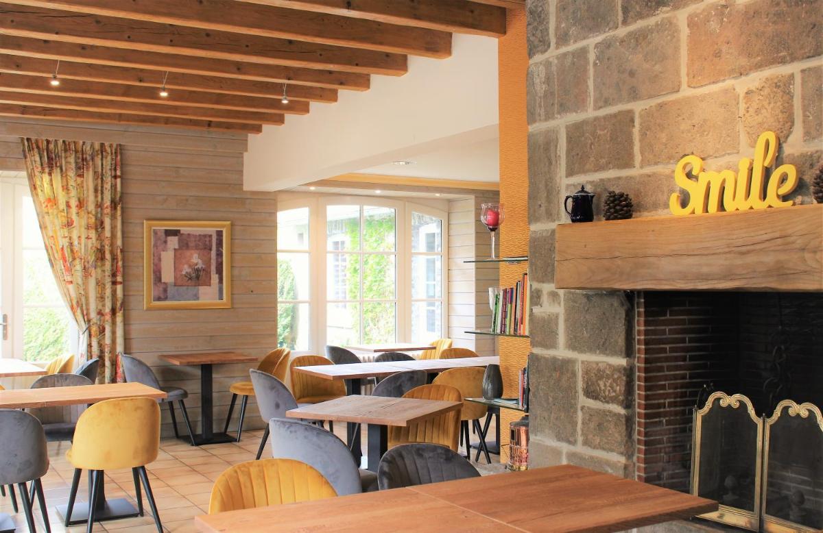 Restaurant ou autre lieu de restauration dans l'établissement Le Bailliage Hôtel & Spa