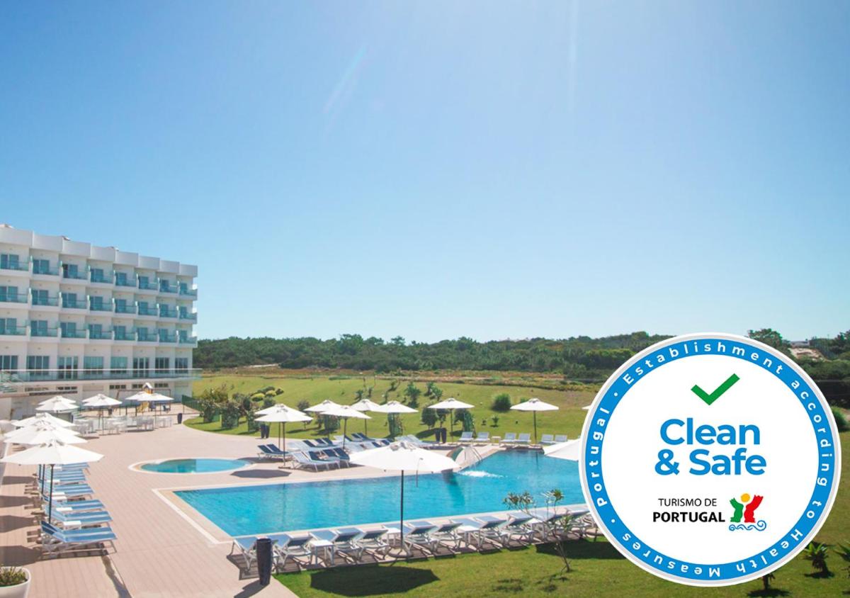 A piscina em ou perto de MH Peniche