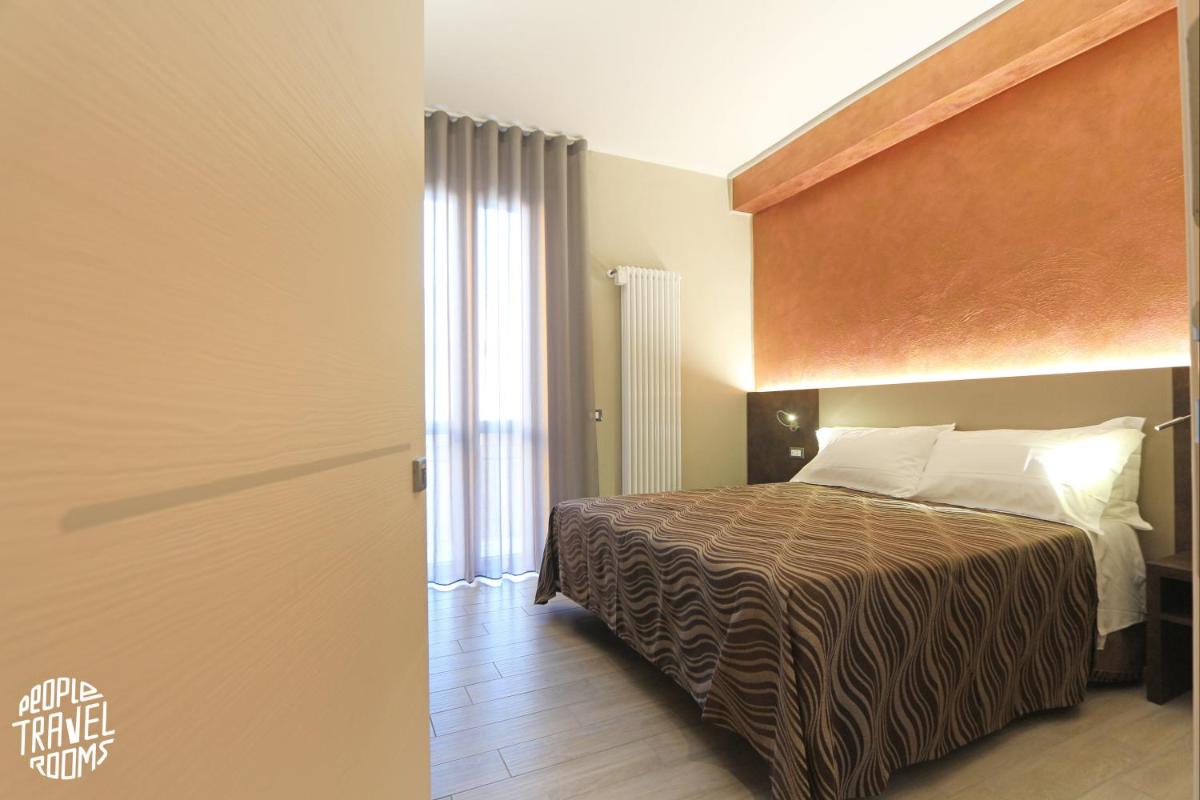 People Travel Rooms - Housity