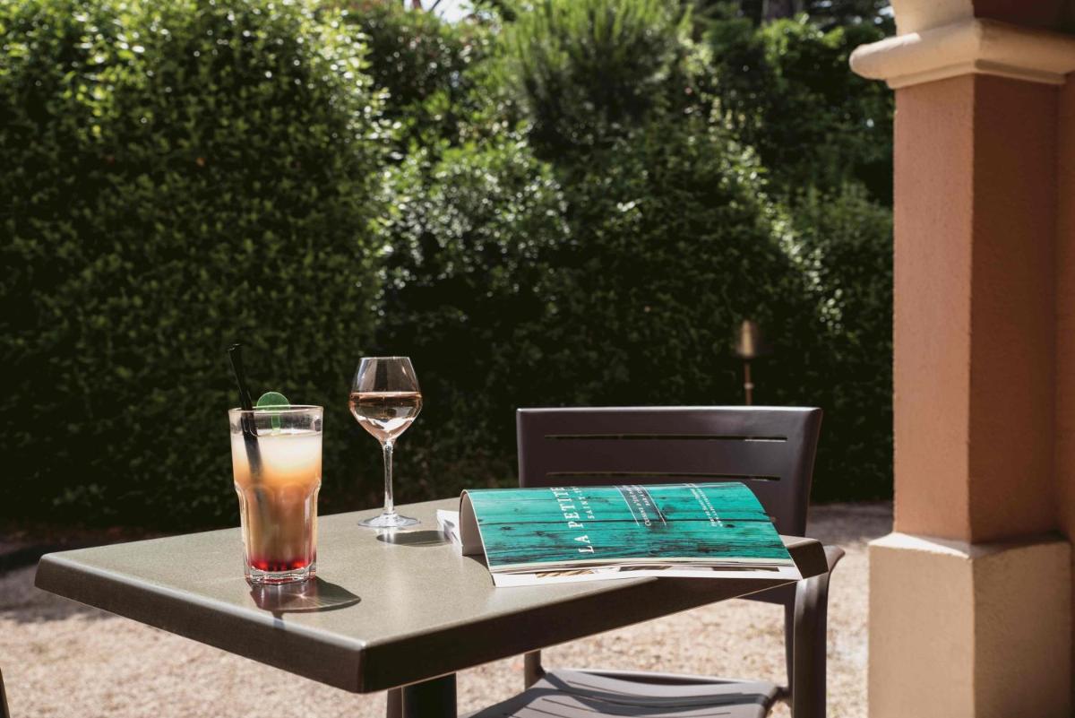 Boissons dans l'établissement Hôtel Les Jardins De Sainte-Maxime